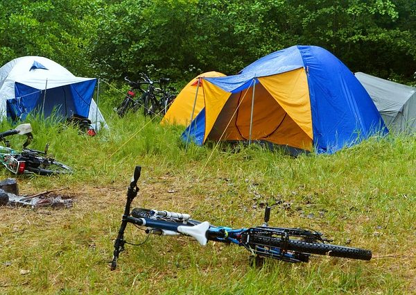 Faire du camping : Ce que vous devez apporter