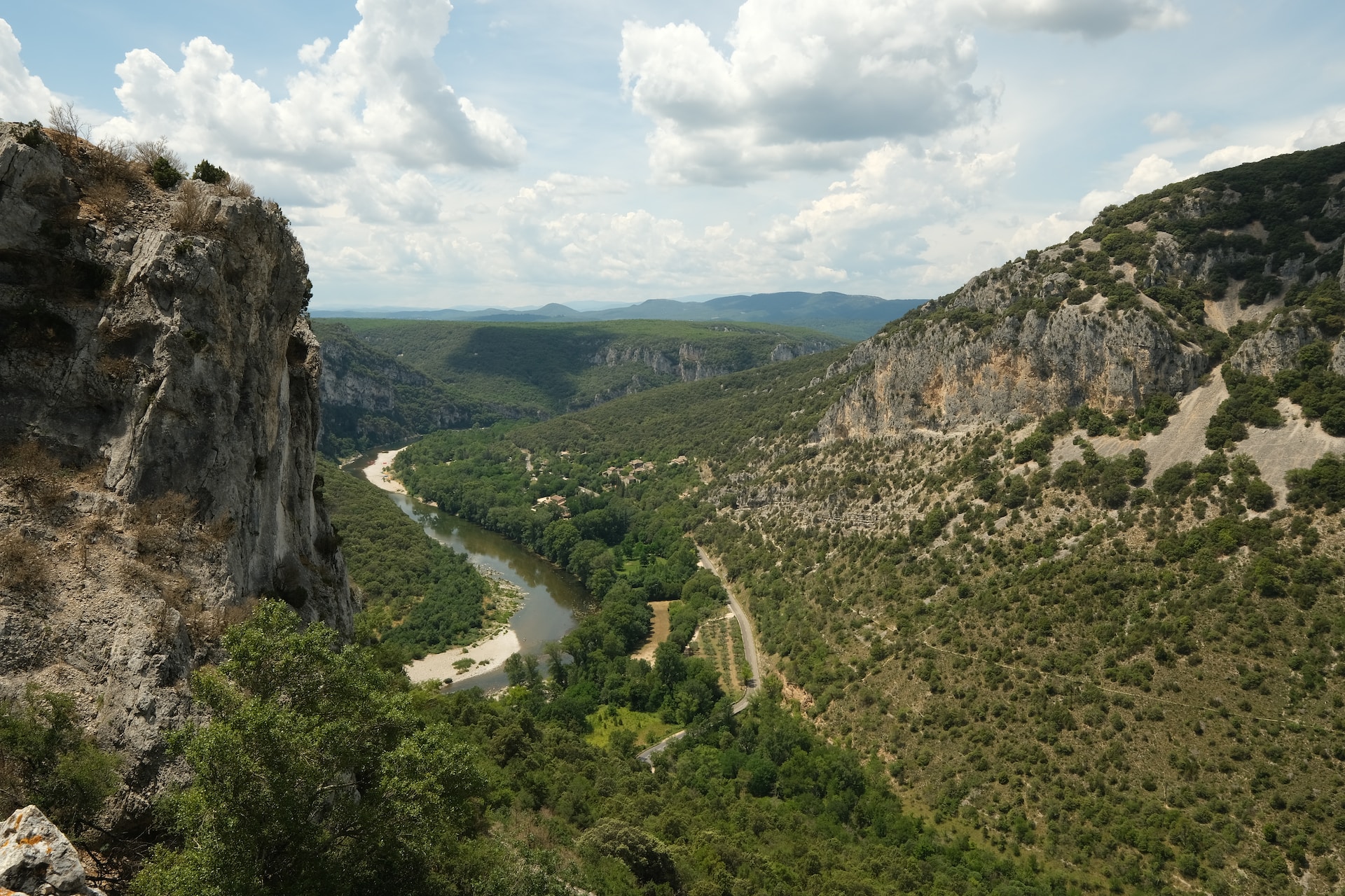 Pourquoi opter pour notre camping resort en Ardèche avec votre famille ?