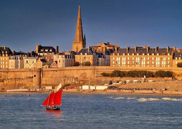 Quelles sont les conseils pour louer au bon moment en camping à Saint Malo ?