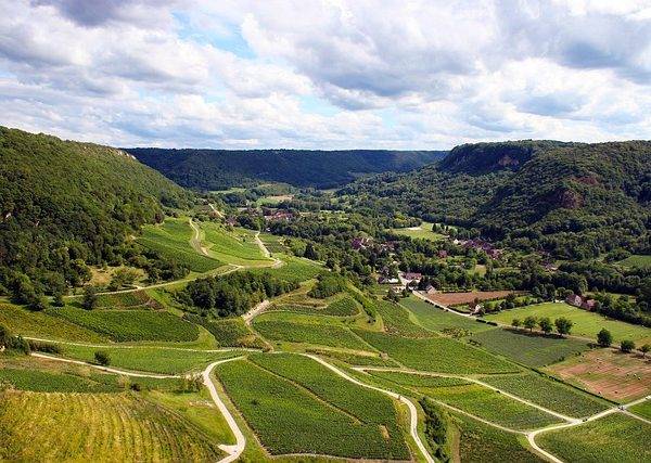 Comment réserver pour une famille un camping 5 étoiles dans le Jura ?